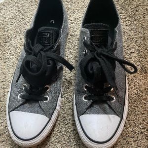 Double tongue Converse